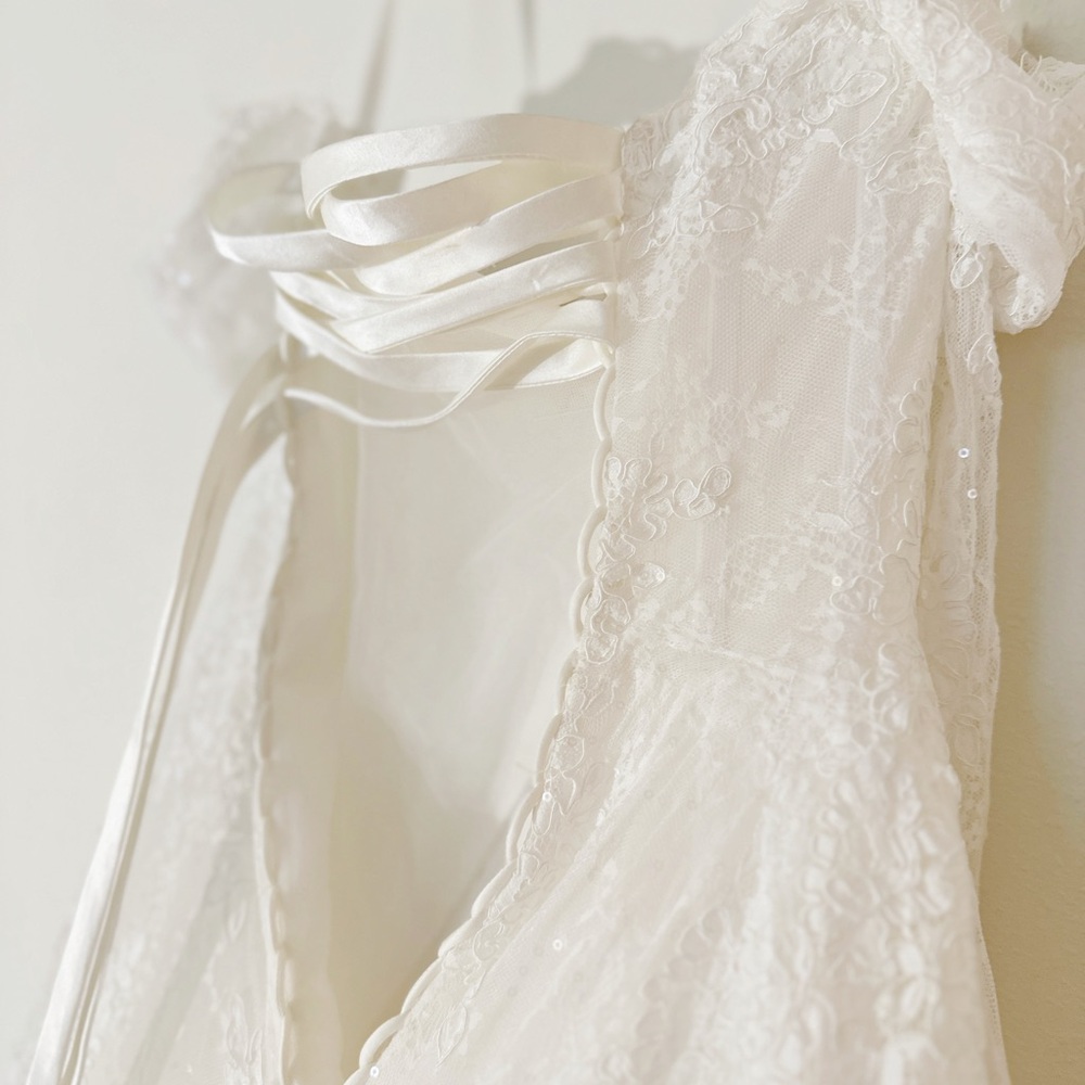 Elegant Lace Sparkles White Wedding Dress